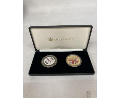 A JUBILEE MINT BOXED SET TO INCLUDE A 24K GOLD PLATED MEMORIAL COMMEMORATIVE COIN 1914 - 1918 SOMME WORLD WAR 1 AND A FIRST W