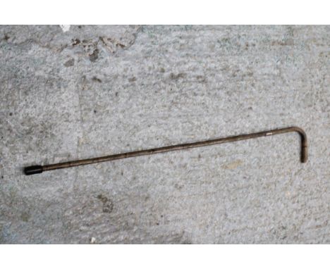 A WOODEN WALKING CANE WITH A HALLMARKED SILVER FINIAL 