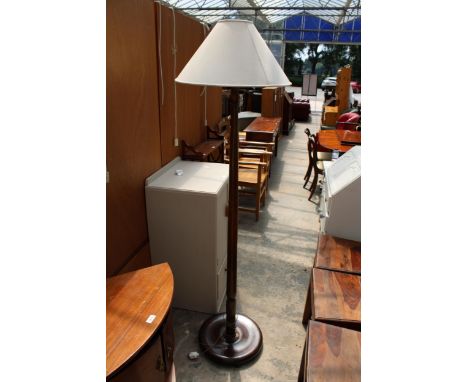 A MID 20TH CENTURY OAK STANDARD LAMP WITH SHADE 