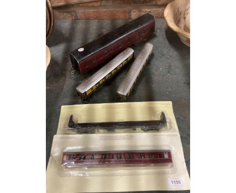 FIVE MODEL TRAIN CARRIAGES TO INCLUDE TWO HORNBY, A HANDMADE LARGE CARRIAGE, ETC 