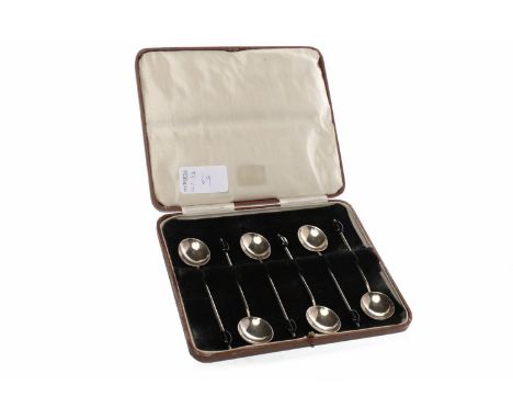 LOT OF SILVER FLATWAREto include a George III bright cut silver caddy spoon, three teaspoons, maker Hukin & Heath Ltd, Birmin