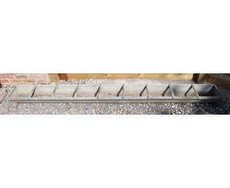 Feeding feeding galvanised trough - Length: 274cm