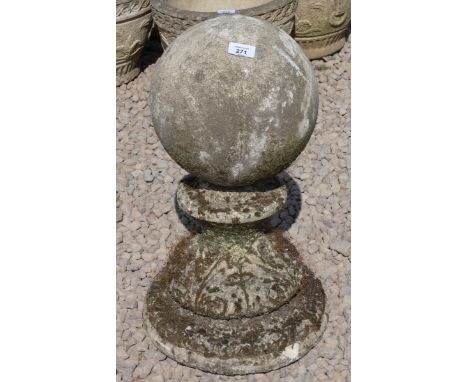 Stone orb finial - Height: 57cm