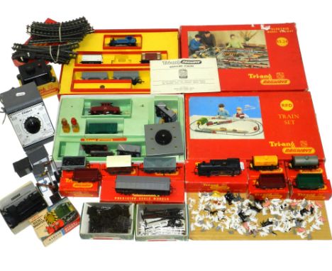 Quantity of boxed Triang, locomotive, wagons etc: Triang: railways RPD set with 0-4-0 maroon steeple cab electric engine, RS2