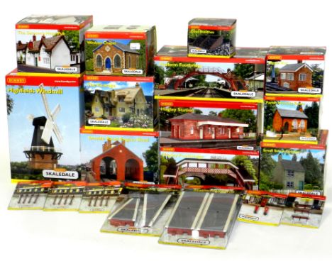 Hornby (China) Skaledale Buildings: R9752 Hagley Station, R9751 Hagley Footbridge, R8548 Windmill, R8581 Double Engine Shed, 