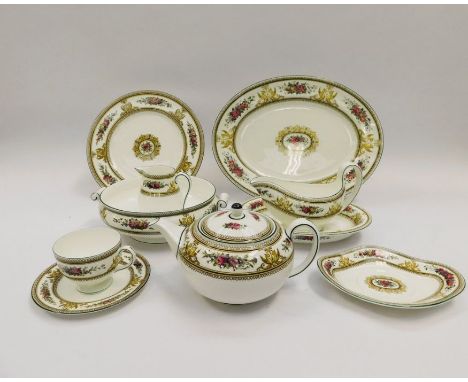 A Wedgwood Columbia dinner service, comprising plates, teapot, cups, saucers, milk jug, sugar basin, sauce boat, meat plate e