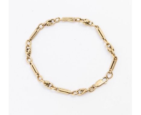 A 9ct gold fetter chain link bracelet, width approx 4mm, length approx 20cm, weight approx 10.8gmsFurther details: all links 
