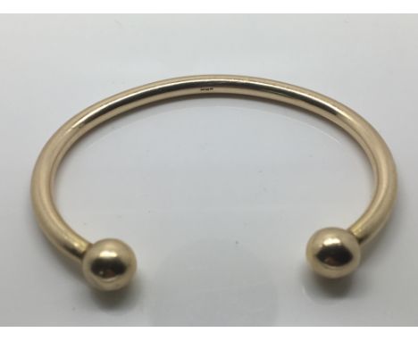 A solid 9ct gold bangle. Weight 31g approximately