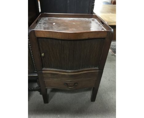 A George III mahogany commode with sliding front. Size approx 54x49x76cm