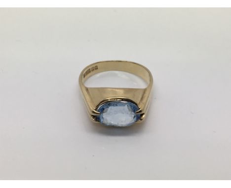 A 9ct gold ring set with an aquamarine type stone, approx size K-L and approx 3.5g.