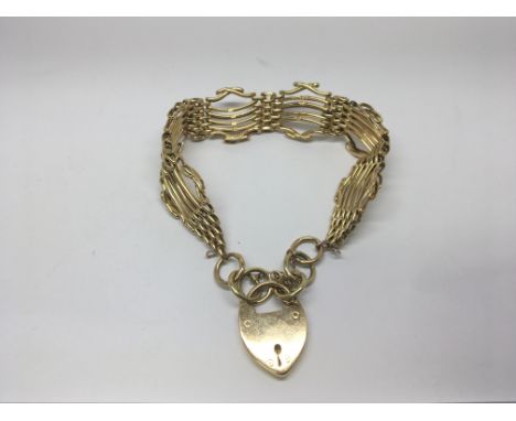 18ct gold gate bracelet with attached padlock clasp, 33g approximately.
