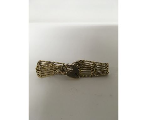 A 9 ct gold gate bracelet with heart clasp 15 grams 