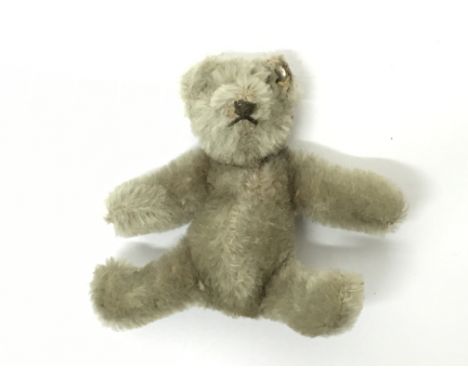 A small Steiff bear, approx 7.5cm.