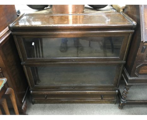 A Globe Wernicke bookcase. Size approx 87x30x84cm