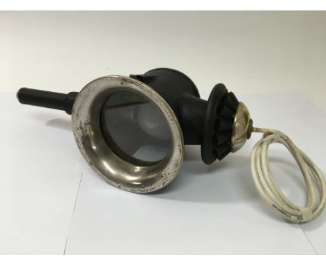 A carriage lamp and a standard lamp (2).