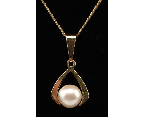 A group of antique items, including a portrait locket in 18 ct yellow gold, with a pearl pendant and chain and diamond and pe