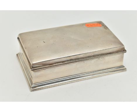 AN AMERICAN 'GORHAM' STERLING SILVER CIGARETTE BOX, 20th century marks, polished rectangular form, hinged cover with a wooden