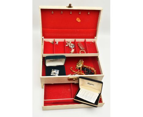 A JEWELLERY BOX WITH ASSORTED JEWELLERY, to include a small white metal geese brooch, stamped sterling, approximate gross wei