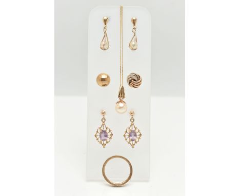 A SELECTION OF JEWELLERY, to include a pair of imitation pearl drop earrings, a pair of 9ct gold amethyst drop earrings, two 