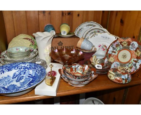 A GROUP OF CERAMICS AND GLASS INCLUDING A BOXED SET OF ROYAL ALBERT 'GOSSAMER' PATTERN COFFEE CUPS AND SAUCERS, a small quant