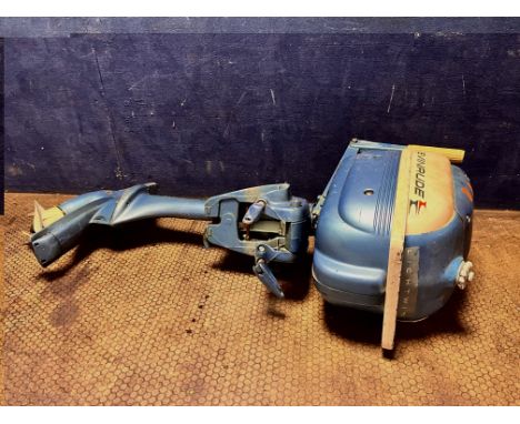 AN EVINRUDE PETROL OUTBOARD MOTOR, 3.0HP, propeller diameter 16cm (condition report: engine pulls freely, propeller turns, bu