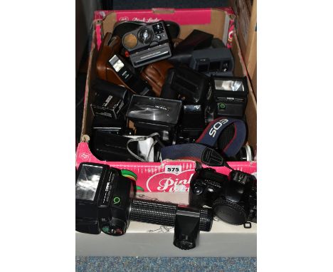 A BOX OF PHOTOGRAPHIC EQUIPMENT, to include various flashguns - two Canon Canolite D flashguns, Canon Speedlight 133A, Minolt