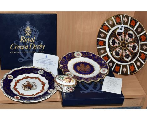 A ROYAL CROWN DERBY IMARI 1128 PATTERN DINNER PLATE AND THREE OTHER ITEMS OF ROYAL CROWN DERBY, the plate diameter 27cm, prin