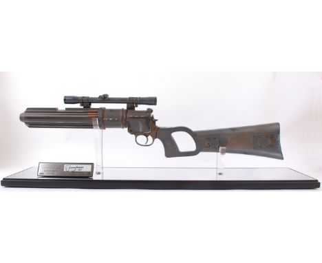 MASTER REPLICAS STAR WARS; An original Master Replicas Episode VI Return Of The Jedi Signature Edition ' Boba Fett Blaster' l