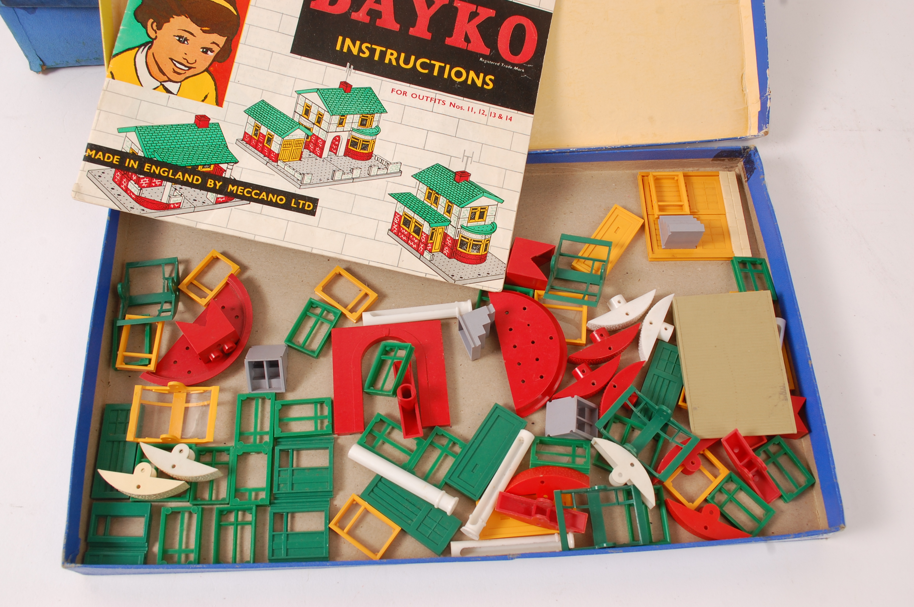 BAYKO; A collection of 4x original vintage Bayko construction sets