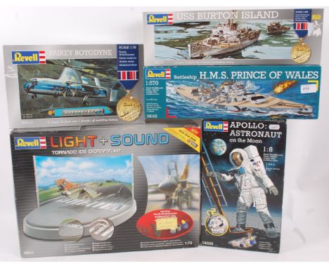 REVELL MODEL KITS; 5x original Revell model kits to include a Light & Sound Diorama, Astronaut, Helicopter, Battleship etc. E