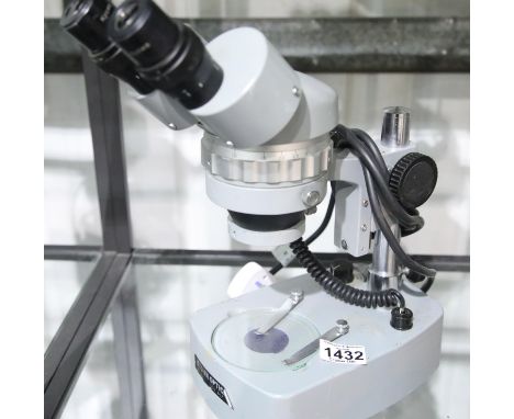 Binocular microscope, by Kyowa Optical, model SDZ-PL. P&amp;P Group 3 (£25+VAT for the first lot and £5+VAT for subsequent lo