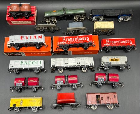 18 HO/OO Rolling stock from Joeuf/Playcraft, Rivarossi, MÃ¤rklin(1000g)also Triang and Hornby Dublo'Ready-to-roll'Three boxed