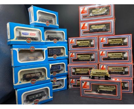 21 'OO' gauge Lima/Airfix Wagons (20 boxed/1 unboxed) (1500g).Lima:2 x 30 5635W - ARC 'Amcy Roadstone' (boxed)10 x 30 5636W -