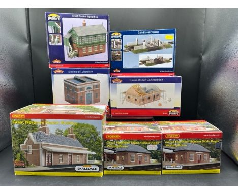 7 OO Scenic model railway trackside building and accessories in Very Good condition, showing no dust and boxed(4200g)Bachmann