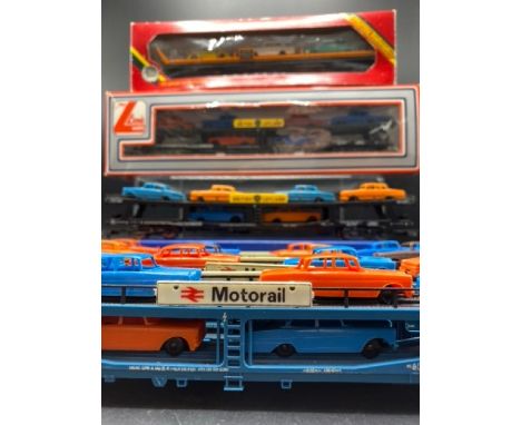 7 'OO' gauge Car Transporters (2 Boxed) (950g)1 x ??126 Car transporter - Hornby Loose in box, Model not legible.1 x 309053W 