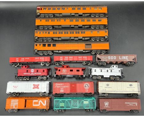 HO gauge Rolling stock, 4 Rivarossi 'The Milwaukee Road' Cars and 12 'Ready-to-Roll' Wagons, with(1800g)four other wagons for