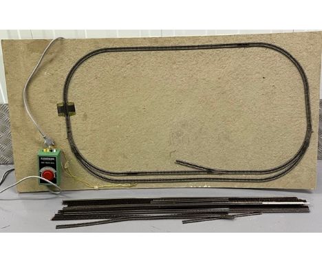 'N' gauge oval Fleischmann track layout along with Fleischmann controller, together with 'as new' Peco 300mm & 900mm Peco tra