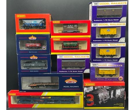 15 OO gauge Boxed Rolling stock 'Ready-to-Roll'(2000g)Hornby R6393 3 Assorted Plank Private Owner Wagons WeatheredHornby R642