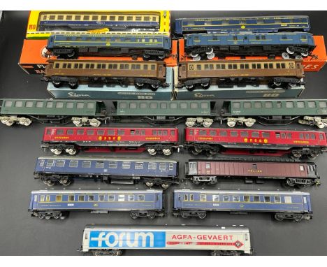 16 HO Coaches from Fleischmann, Kleinbahn, Lima, Joeuf/Playcraft(2000g)All but one 'Ready-to-Roll' as shownRake of three with