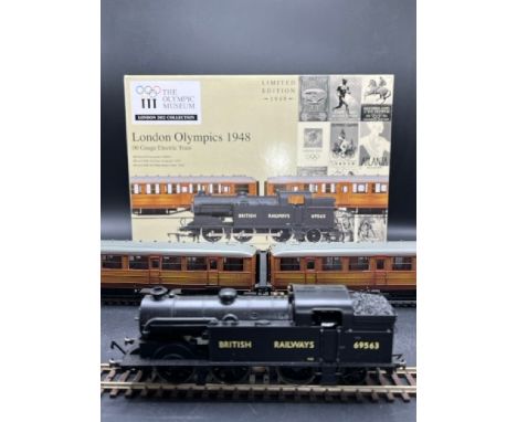 Hornby R2981 London 1948 train pack with Class N2 BR, ex-LNER Brake Composite coach & ex-LNER Full 3rd coach. Olympics Limite