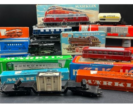 4 HO MÃ¤rklin locomotives with 10 Boxed and un-boxed Rolling-stock(3000g)Locomotives NOT Tested as believed to be AC and are 