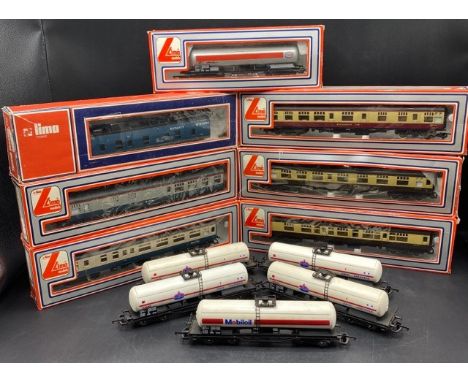 12 'OO' gauge Lima Coaches & Tankers (7 boxed/5 unboxed) (1600g)5341W - Loose in box305321W - Boxed305302W - Boxed305325W - B