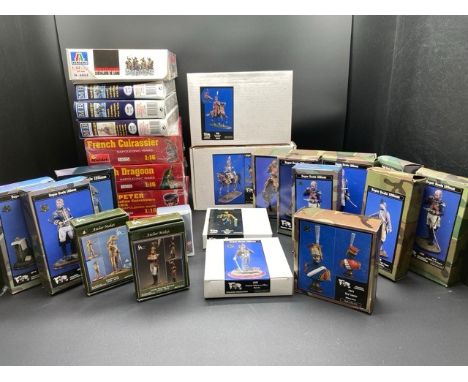 26 Unbuilt and some Sealed Napoleonic Wars Model Kits 0 1/16 Scale. (6000g)French Cuirassier - Napoleonic Wars - 16015.French