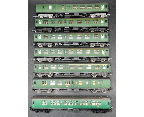 7 'OO' gauge Southern Railways green Coaches, Lima (6) and Hornby(1000g)'Ready-to-Roll' Condition Report - Fair