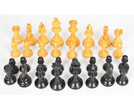Staunton style&nbsp;boxwood and ebony chess set, height of king 6.5cm.