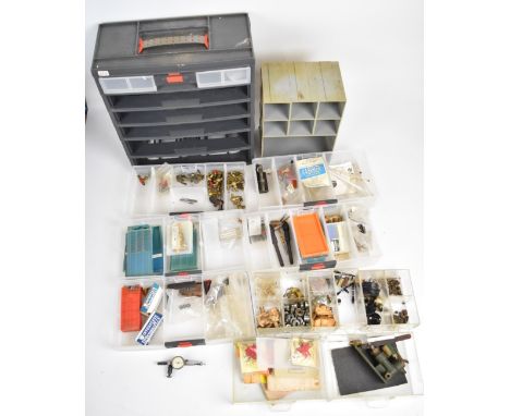 Live steam and model engineering small components contained in two sets of drawers, to include water gauges, ratchet lubricat