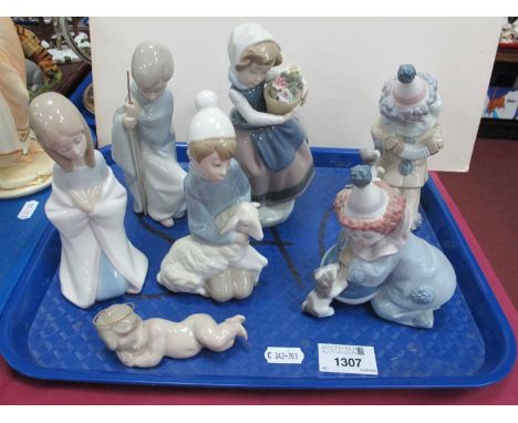 Lladro Accordan Playing Clown, 14.5cm high, another looking at a dog, four others, plus cherub. (7)