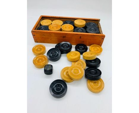 A vintage Draughts set
