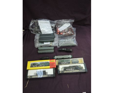 A selection of N gauge including Graham Farish 4-6-0 loco & tender & 0-6-0 tank engine, two Minitrix 4-6-2 locos & tenders, a