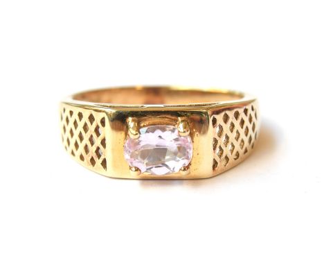 A 9ct gold Katlang pink topaz ring, the topaz 1.04cts, size T 1/2, 4.9g 